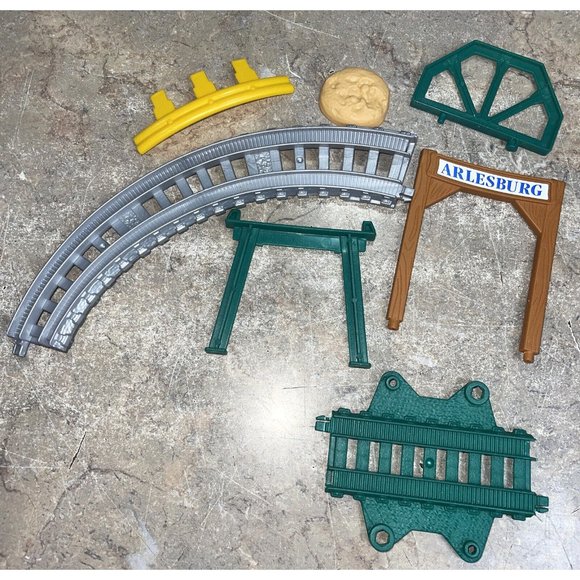 Lot of Thomas Trackmaster 48 Piece Replacement Tracks, Cranky & Misc Parts - Picture 2 of 8